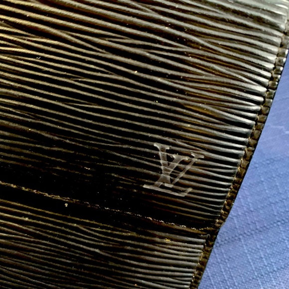 Louis Vuitton Black wallet. Comes with box, dust bag and paper - Picture 5 of 12